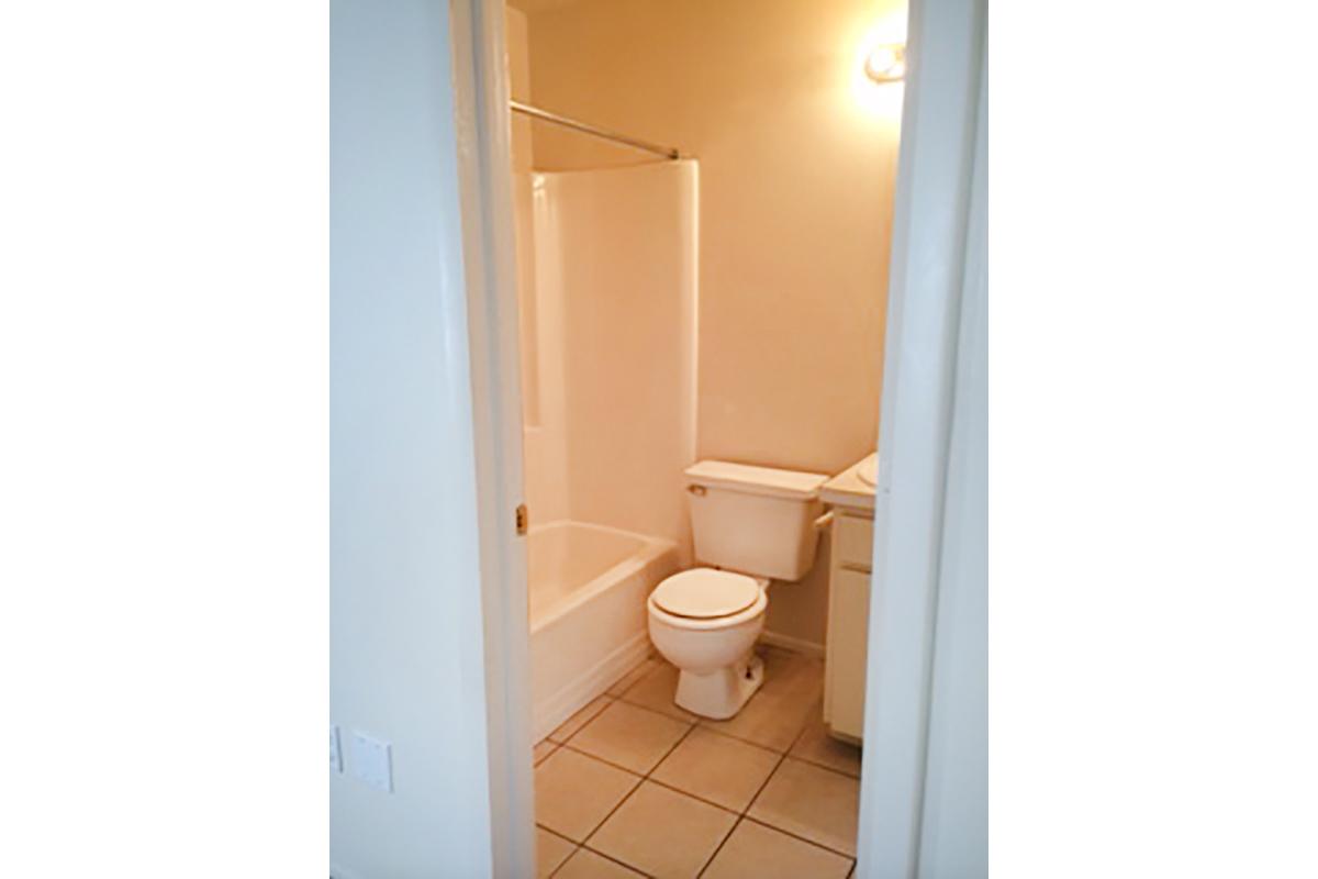 Guest bathroom.JPG